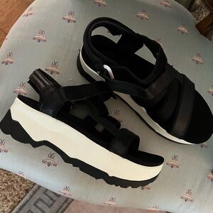 Teva Platform Sandal Size 9